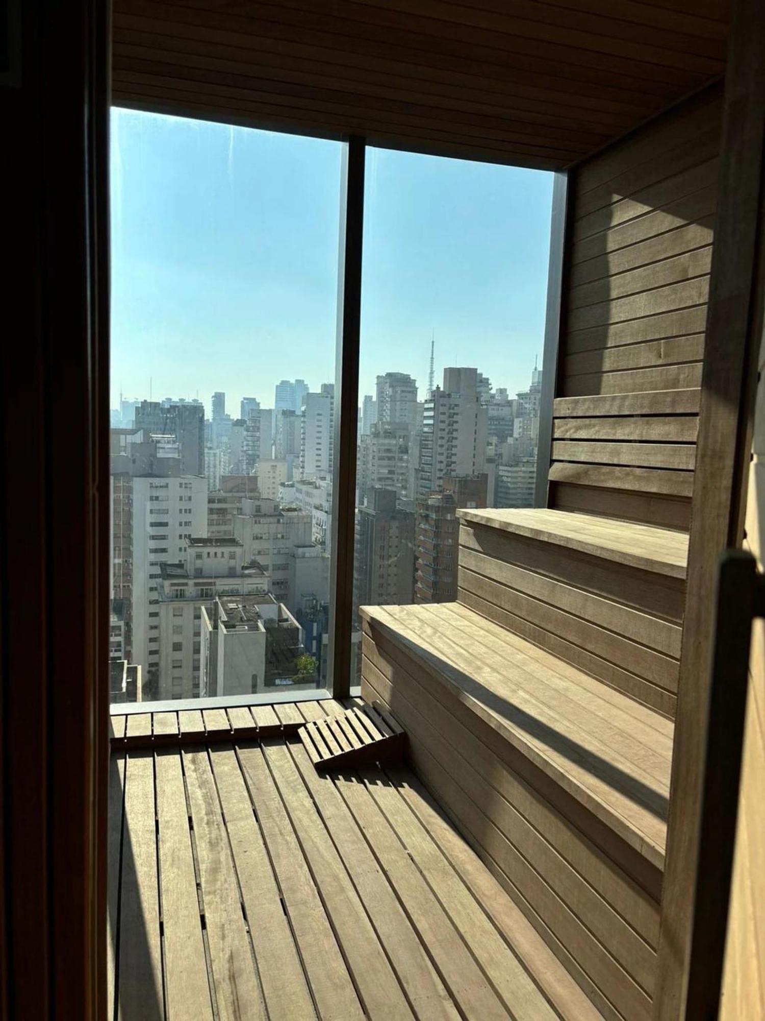 Na Avenida 9 De Julho Ii * São Paulo